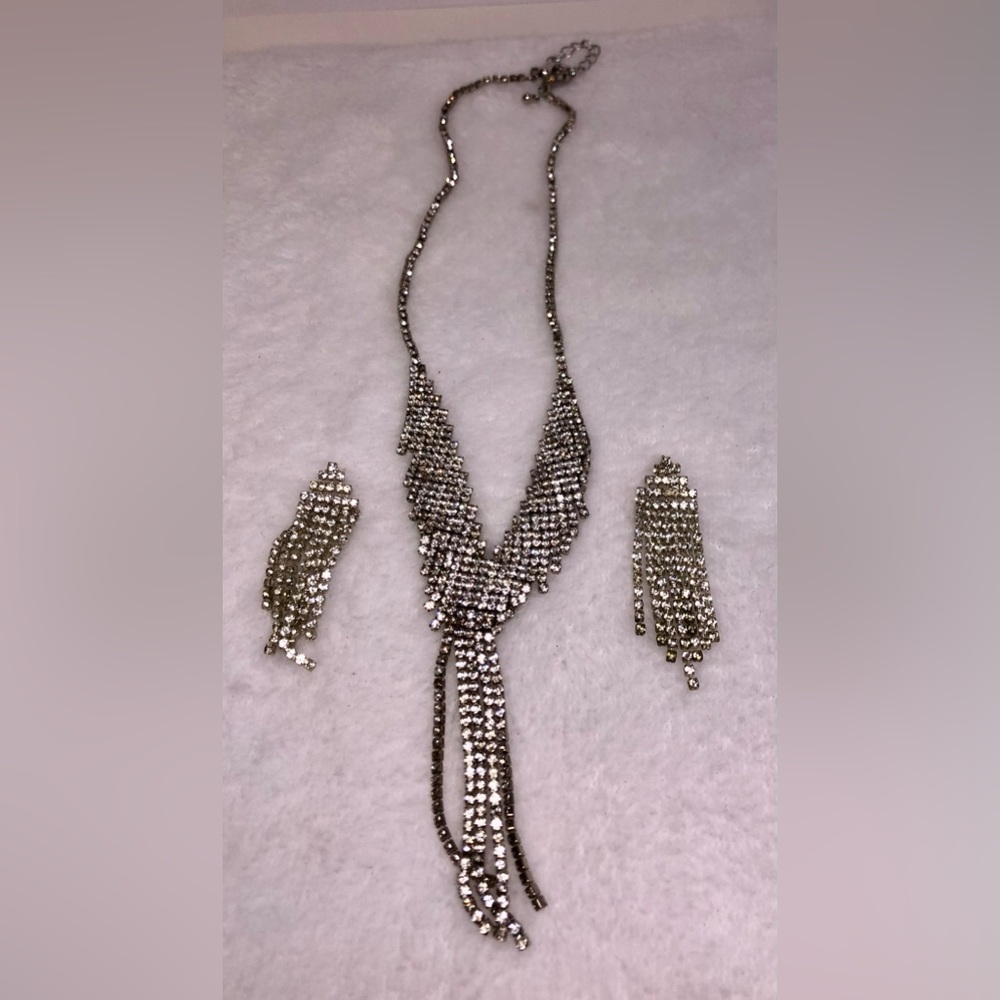Stunning Chandelier Rhinestone Necklace-Earring Set - Picture 6 of 14